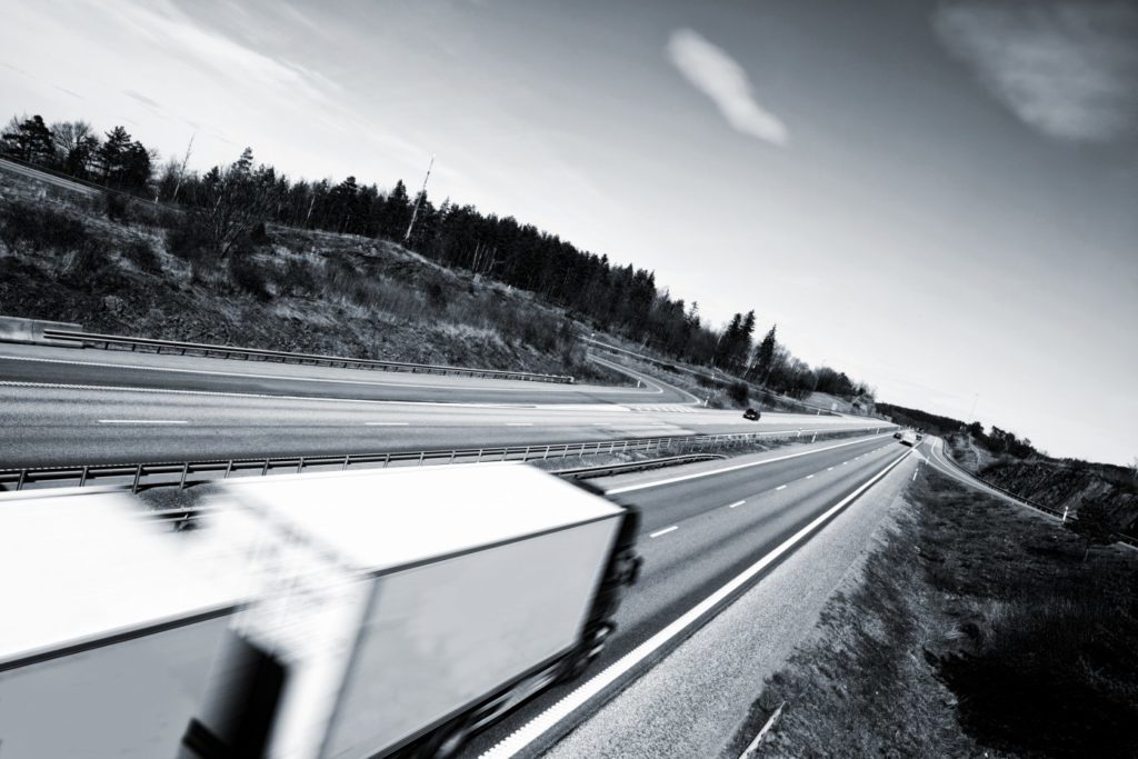 white truck driving on freeway HtfgiO0Ej 1392x928 1